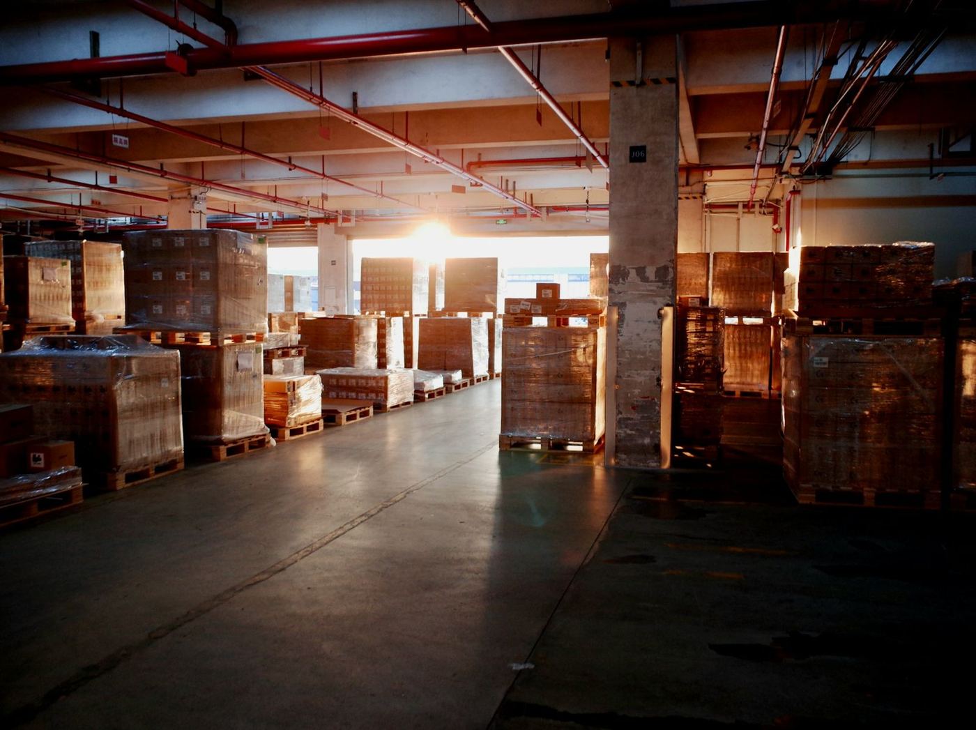 Warehouse storage bays